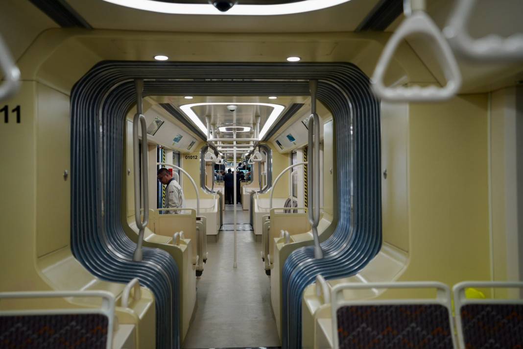 İmamoğlu 420 Yolcu Kapasiteli Yeni Elektrikli Metrobüsleri Tanıttı! Görenler Hayran Oldu 2